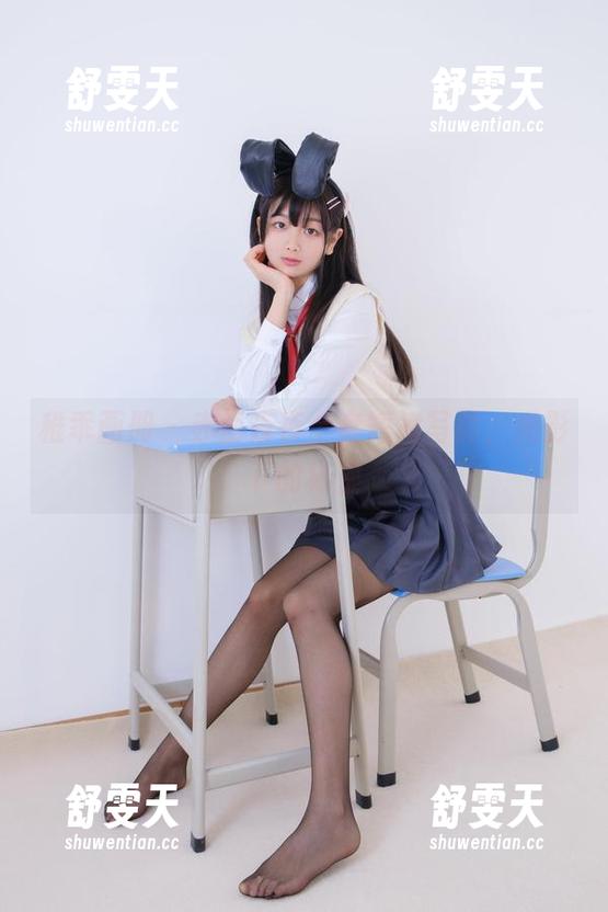 稚乖画册 - 赤西夜夜全套短裙写真，光影下的秘密