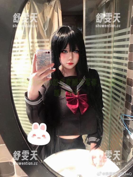 探秘纯爱neko的全套睡衣写真，甜蜜与暧昧并存