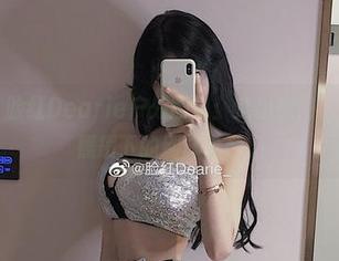 微密圈 – 脸红Dearie户外图包：走出房门，看看阳光照耀下的别样自己。