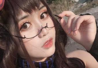 芊川一笑MNK私拍作品：笼中鸟的憨态可掬，心情其实很复杂