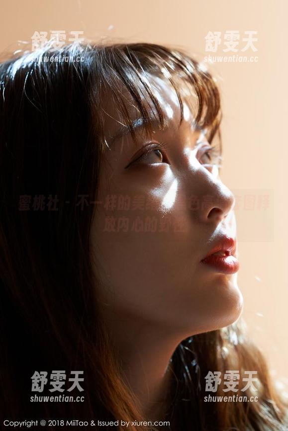 蜜桃社-美绪 蜜桃社 - 不一样的美绪:黑色高清套图释放内心的野性