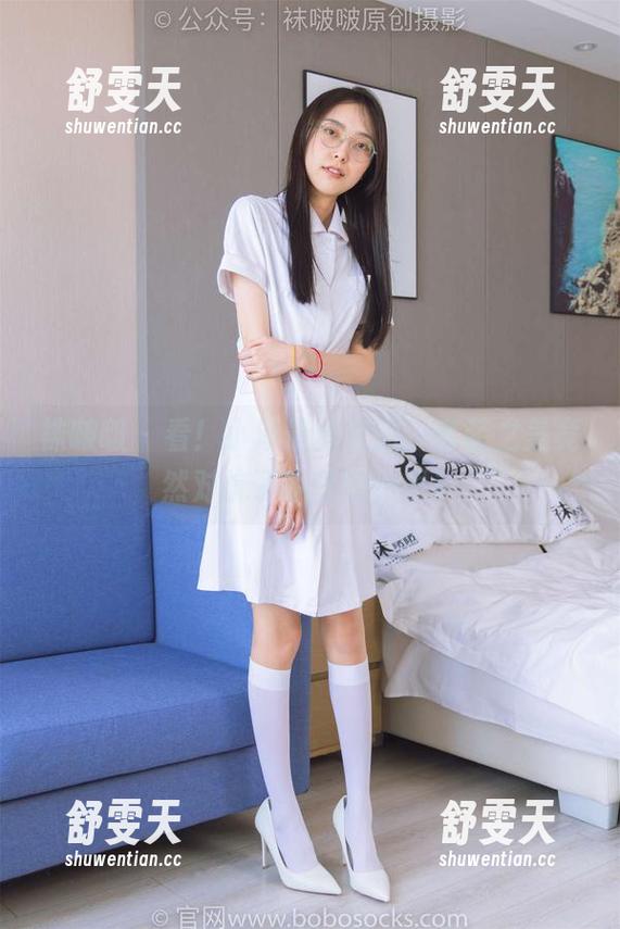袜啵啵 - 看！小淳最新套图，套装之美竟然对抗了家里的沙发！