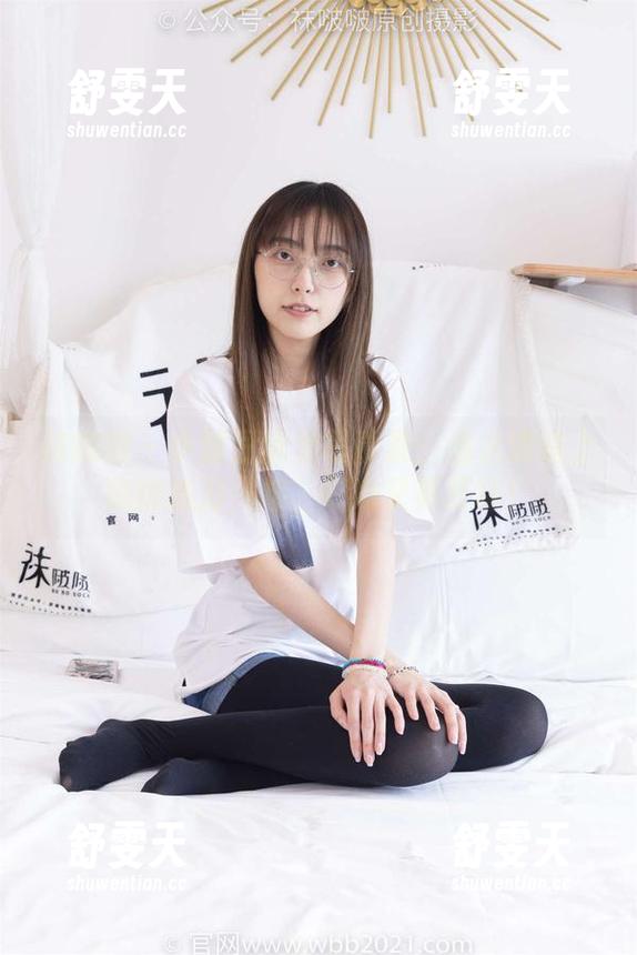 袜啵啵-小甜豆 袜啵啵 - 小甜豆泳池写真集:当水滴遇上她的魅力,哇,好戏又要开场!