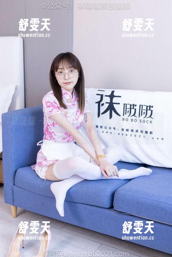 袜啵啵 - 高跟长靴里的糯米：一场高清写真中的时尚小嘲讽！