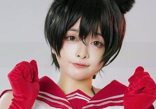 在无圣光中沉沦：阿寨寨与她的神明巫女作品