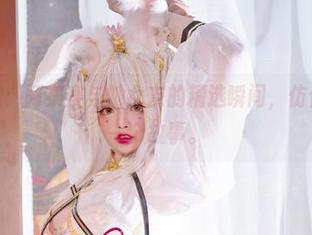 美图大赏：阿寨寨与她女友的精选瞬间，仿佛在诉说一个故事。