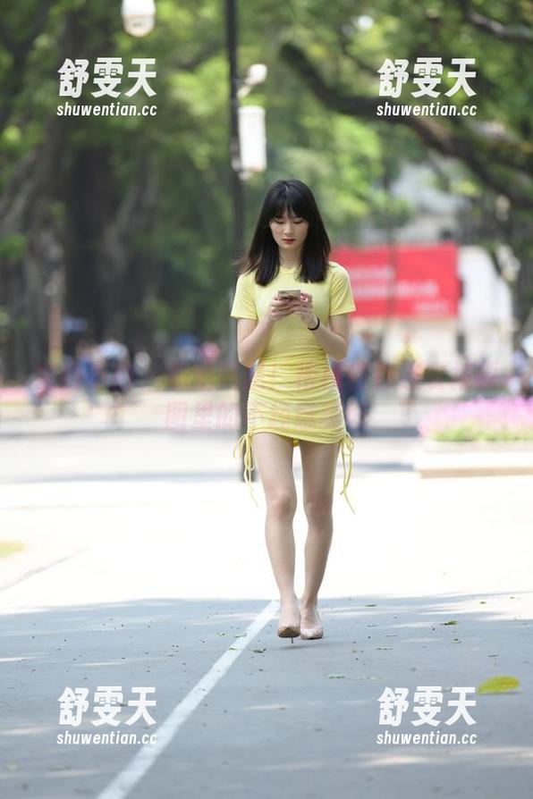 魔镜街拍 - 私拍风暴！楼楼白色连衣裙原图里的不经意美好