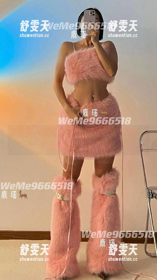 鹿瑶 微密圈 - 原图大解密:鹿瑶的透明吊带,真的很难不多看几眼!