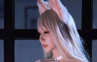 黑白御猫全套写真：泳池，阳光，还有那些跃动的影子